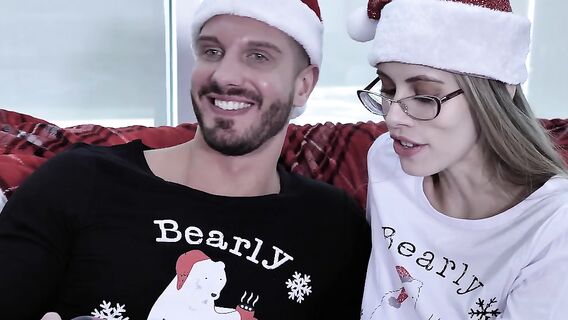 Санта наказывает падчерицу сексом