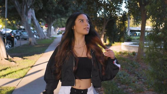 Секс менеджера с молодой певицей