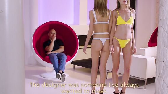 Две худенькие модели трахаются в попки с дизайнером