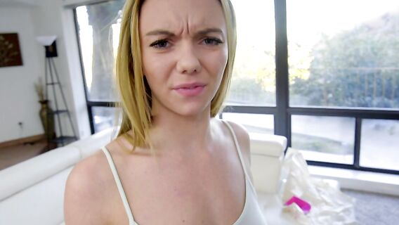 Сводная сестра дала брату с другом