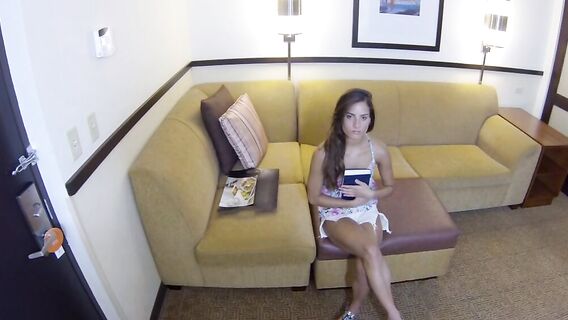 За щедрые пожертвования взяла большой член в рот и киску