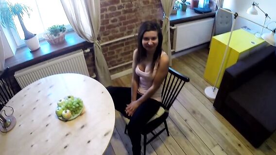 Русский парень прикидывается туристом и занимается пикапом