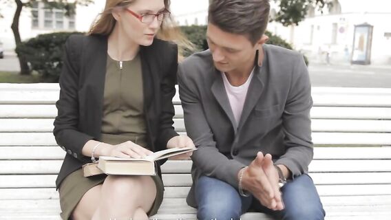 Русская девушка согласилась помочь парню с изучением английского