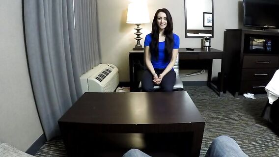 Юная брюнетка готова на все ради работы