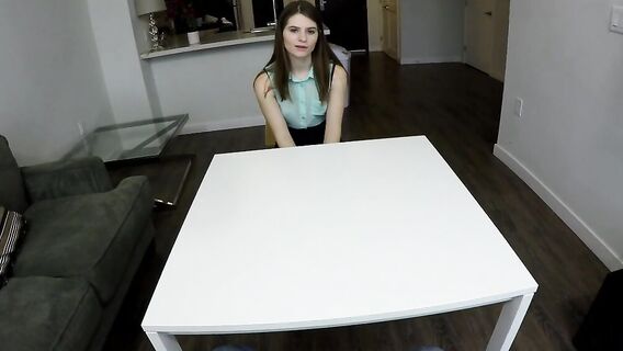 Миниатюрной брюнетке очень нужна работа