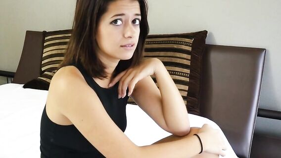 Сводный брат трахнул сестру в бритую киску