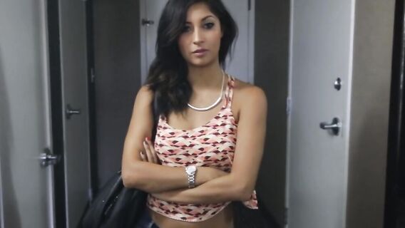 Сексуальная первокурсница на кастинге в гостиничном номере