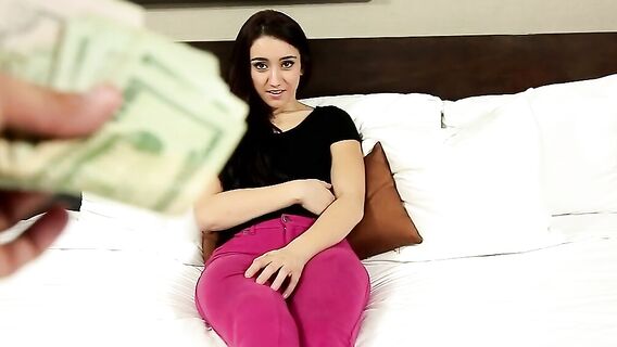 Мощный трах на кастинге с официанткой