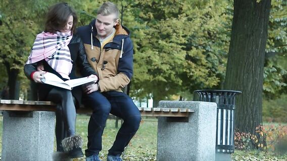 Молодая русская девушка наслаждается горячим трахом