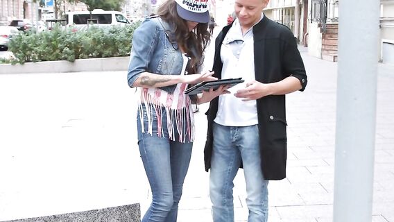 Русский парень трахнул туристку