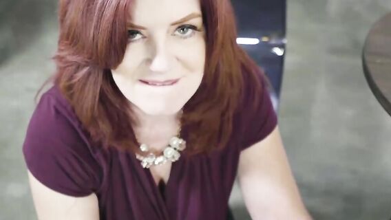 Внук угощает бабушку членом когда она гостит у него дома