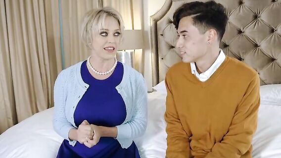 Папа с мамой просят пасынка помочь зачать ребенка